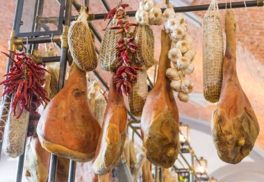 İspanyol hamon yakın restoran, prosciutto et asılı