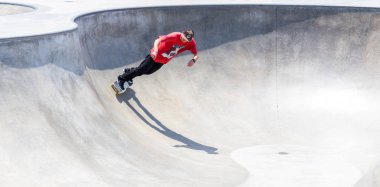 Venice, Amerika Birleşik Devletleri - 21 Mayıs 2015: Venice Sahili, patenciler Skatepark, Kaliforniya'da. Venice Sahili La County en popüler plajlarından biridir.