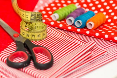 ölçme bant ve kırmızı Tekstil için makaslar