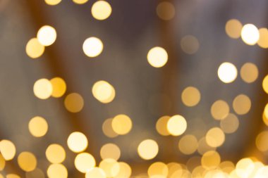 Bokeh odaklı ışıklarla altın soyut arkaplan