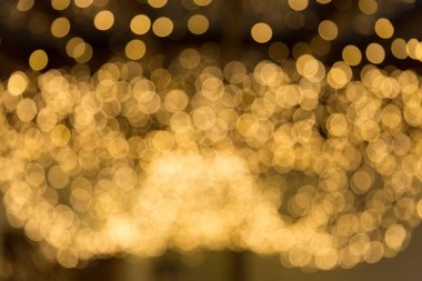 Bokeh odaklı ışıklarla altın soyut arkaplan