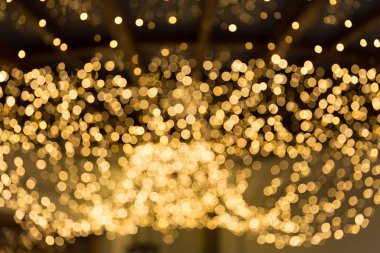 Bokeh odaklı ışıklarla altın soyut arkaplan