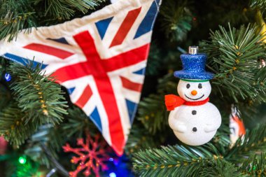 Kardan adam Noel ağacı süsle