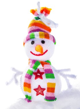 Beyaz arka plan üzerinde izole kar kardan adam gülümseyen