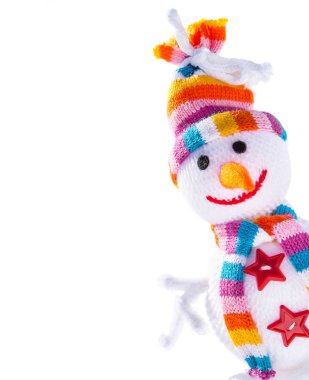 Beyaz arka plan üzerinde izole kar kardan adam gülümseyen