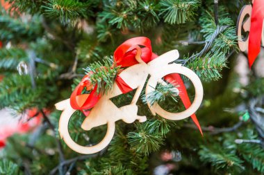 Bisiklet dekorasyon ile Noel ağacı