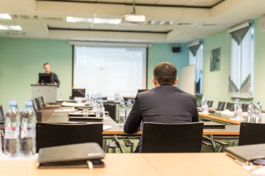 İş toplantı ve konferans salonu sunuda