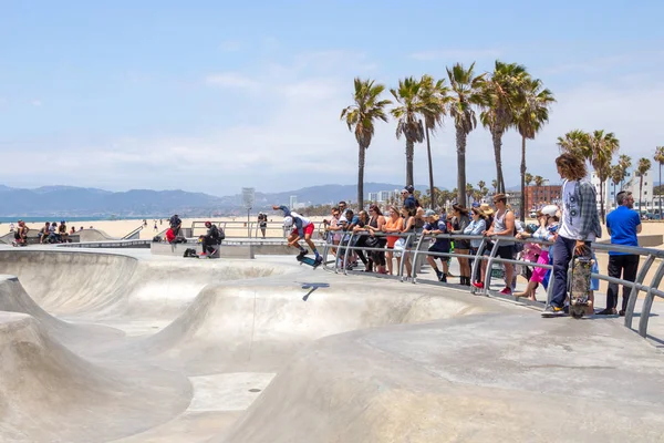 Venice Estados Unidos Maio 2015 Venice Beach Skaters Skatepark Califórnia — Fotografia de Stock