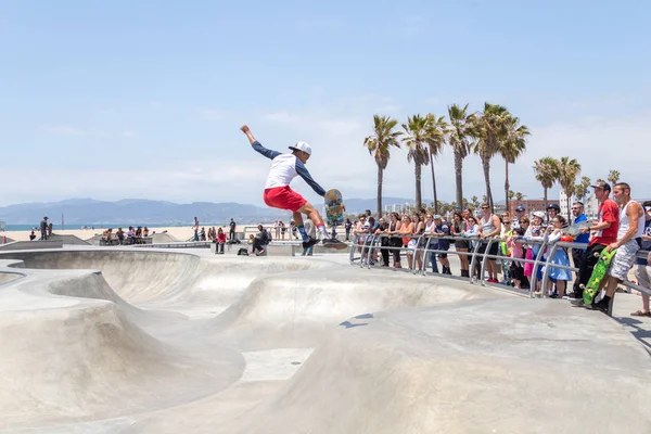 Venecia Estados Unidos Mayo 2015 Venice Beach Skaters Skatepark California — Foto de Stock