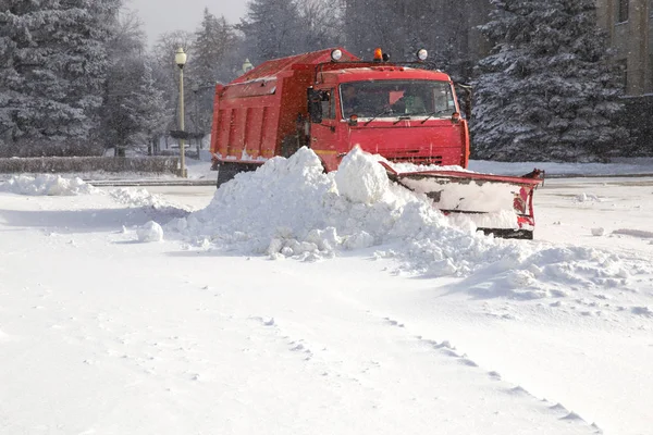 Arado Nieve Quitando Nieve Del Camino Ciudad — Foto de Stock