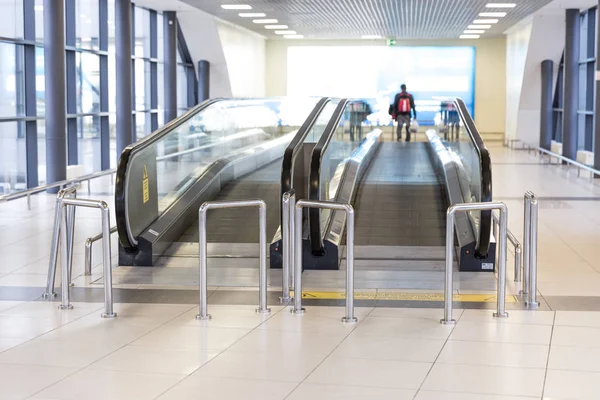 Cinta Transportadora Móvil Aeropuerto Línea Escaleras Mecánicas — Foto de Stock