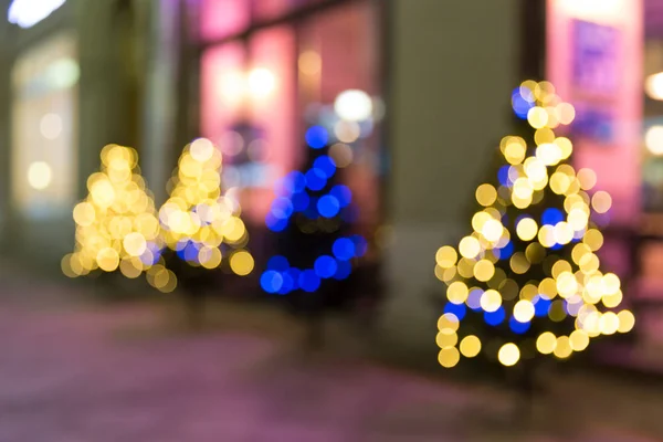 Arbres Noël Sur Fond Flou Rue Avec Bokeh — Photo