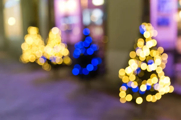 Árvores Natal Rua Fundo Embaçado Com Bokeh — Fotografia de Stock