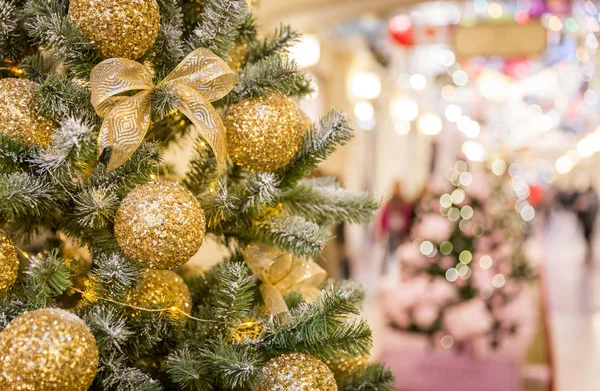 商场的圣诞树装饰 — 图库照片