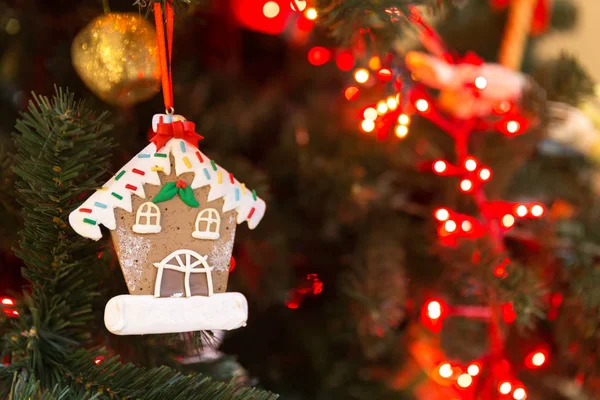 Decoração Árvore Natal Com Pão Gengibre Casa — Fotografia de Stock
