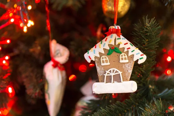 Weihnachtsbaumschmuck Mit Lebkuchen Aus Dem Haus — Stockfoto
