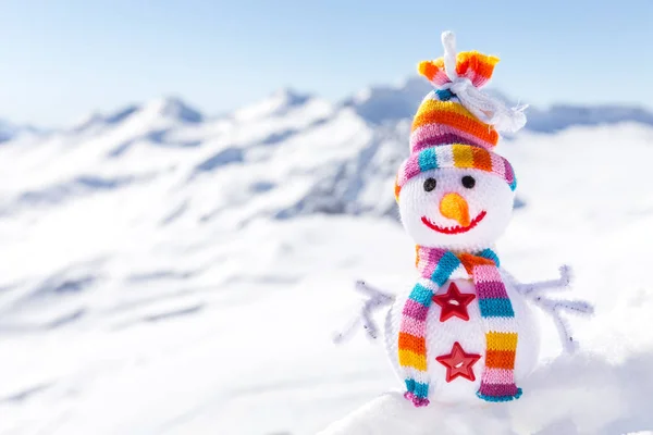 Boneco Neve Feliz Nas Montanhas — Fotografia de Stock