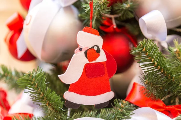 Weihnachtsmann Mit Handy Christbaumschmuck — Stockfoto