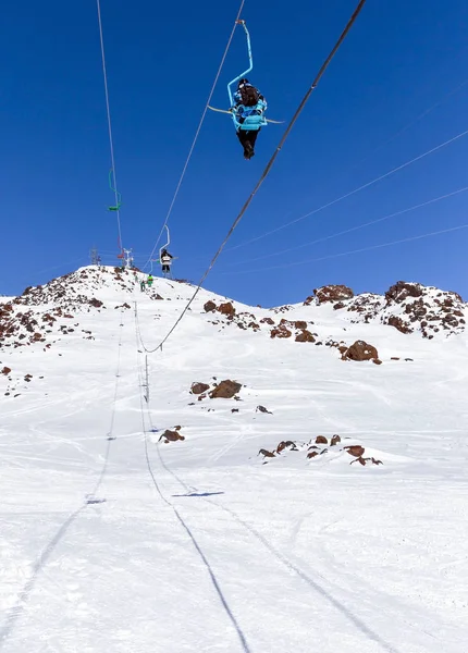 Ski Lift Kayak Merkezinde Yüksek Dağlarda Rusya — Stok fotoğraf