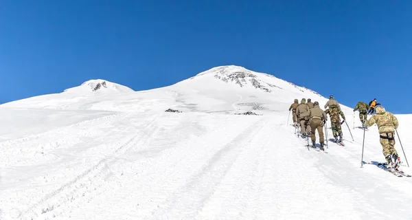 Экспедиция Высоко Горах — стоковое фото