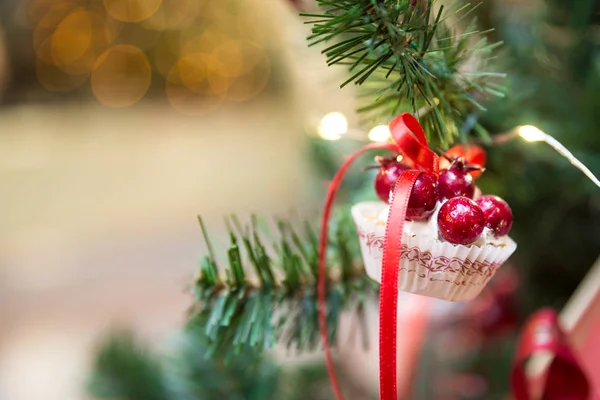 Decoración Del Árbol Navidad Con Postre Magdalena Cinta —  Fotos de Stock