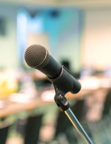 Mikrofon Konferenssalen Innan Affärsmöte — Stockfoto