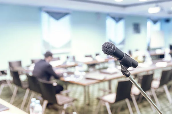 Mikrofon Konferenssalen Innan Affärsmöte — Stockfoto