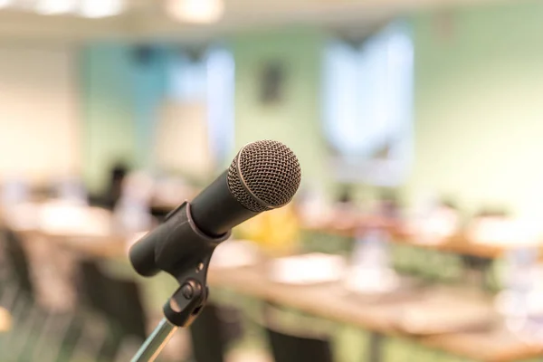Mikrofon Konferenzsaal Vor Geschäftstreffen — Stockfoto