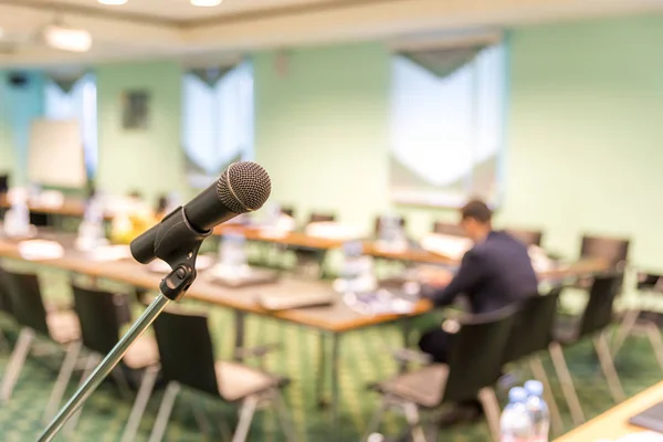 Mikrofon Konferenzsaal Vor Geschäftstreffen — Stockfoto