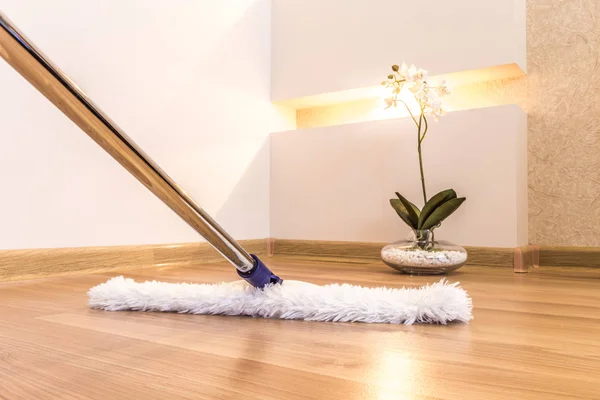 Modern White Mop Cleaning Wooden Floor House — Stock Photo, Image