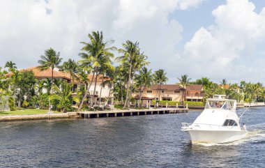 Fort Lauderdale, Amerika Birleşik Devletleri - 30 Ağustos 2014: Lüks malikanede Fort Lauderdale Fort Lauderdale'de 30 Ağustos 2014 Küçük Venedik bilinen özel bölümü