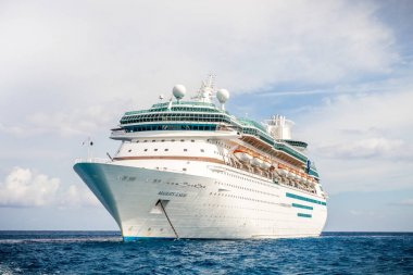 Nassau, Bahamalar - 06 Eylül 2014: Royal Caribbean's gemi, Majesty Seas, Bahamalar limanda 06 Eylül 2014 üzerinde yelken