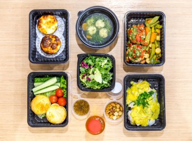 Günlük yemekler kutularında. Sağlıklı gıda dır. Almak uzakta natur