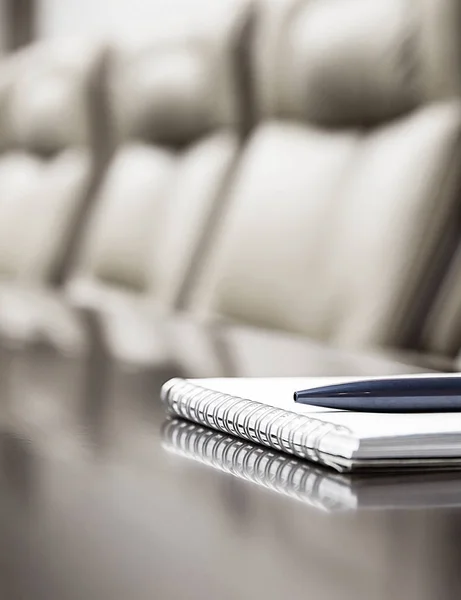 Closeup Notepad Kept Table Empty Conference Room — Stock Photo, Image