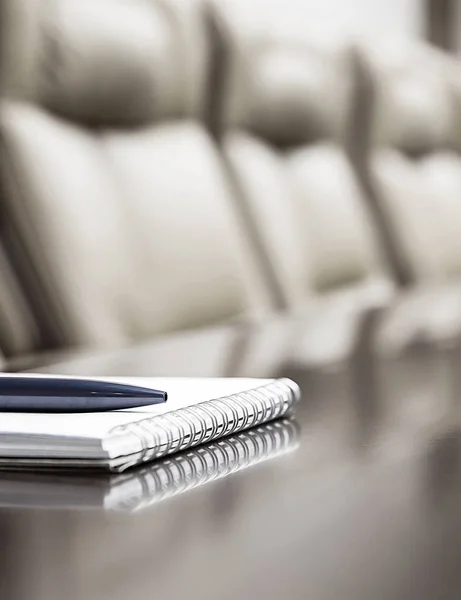 Closeup Notepad Kept Table Empty Conference Room — Stock Photo, Image