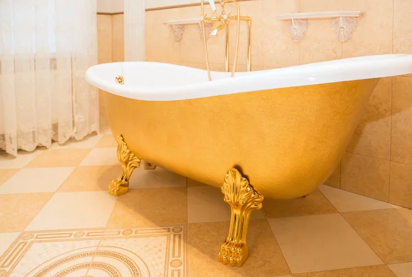 Altmodische Luxiöse Goldene Badewanne Badezimmer — Stockfoto