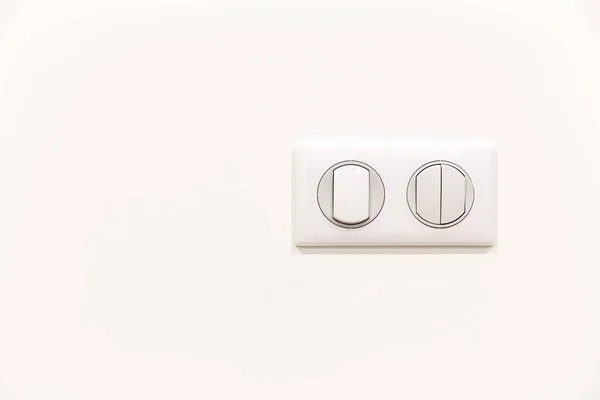Белый Современный Выключатель Белой Стене — стоковое фото