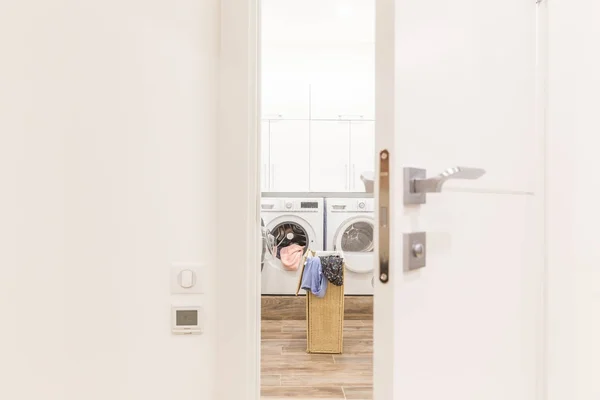 View Door Laundry Room Basket Washing Machine — Stock Photo, Image