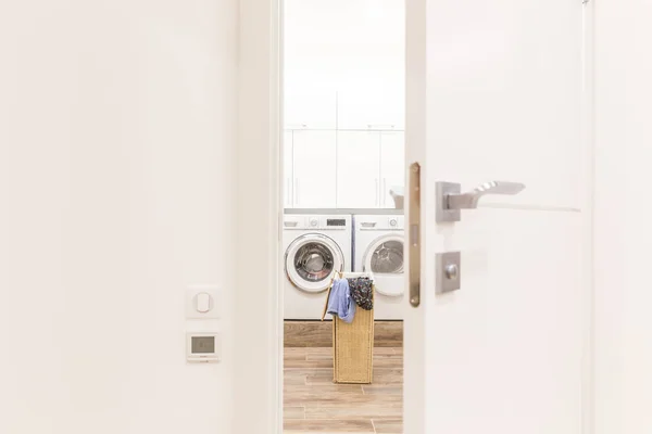 View Door Laundry Room Basket Washing Machine — Stock Photo, Image