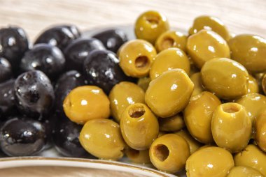 Çekirdeksiz yeşil ve Siyah Zeytin