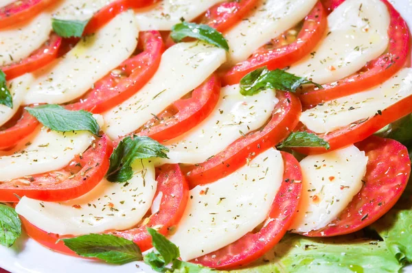 Salada capreze de mozarella, tomate, basilicum — Fotografia de Stock