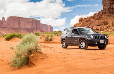 Monument Valley, Utah, Amerika - 25 Mayıs 2015 - Offroading t yoluyla