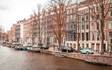 Amsterdam, Hollanda - 15 Mart: Tarih 15 Mart 2014 yılında Amsterdam kanalları ile şehrin sokaklarında