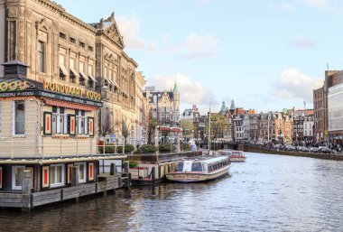 Amsterdam, Hollanda - 15 Mart: Cana ile şehrin sokaklarında