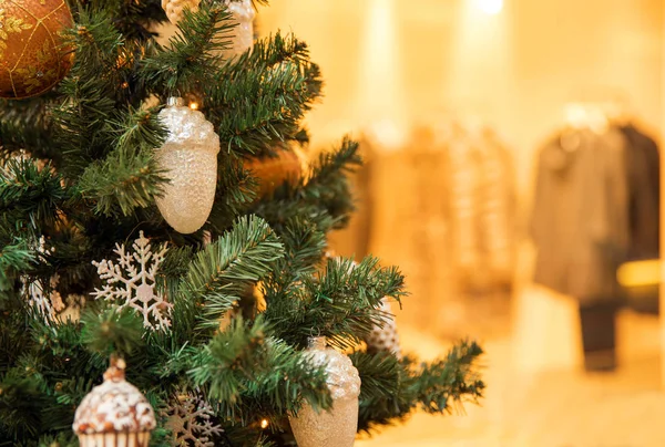 Elegantní vánoční strom — Stock fotografie
