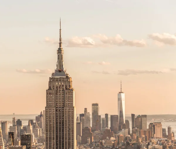 New york, Usa - May 17, 2019: New York City skyline with the Empire State Building — стокове фото