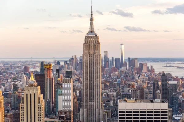 New york, Usa - May 17, 2019: New York City skyline with the Empire State Building — стокове фото