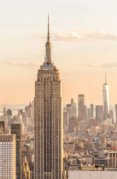 New York, USA - 17 maggio 2019: skyline di New York con l'Empire State Building — Foto Stock