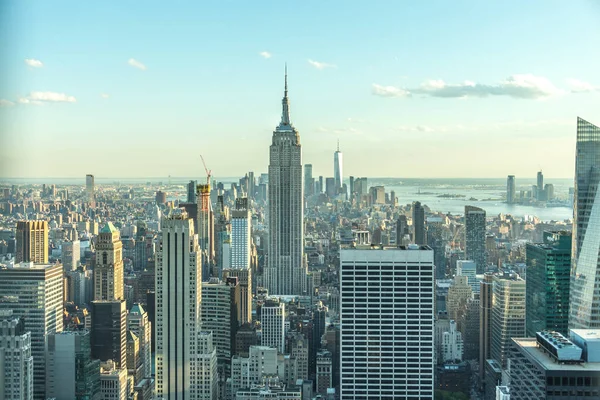 New york, Usa - May 17, 2019: New York City skyline with the Empire State Building — стокове фото