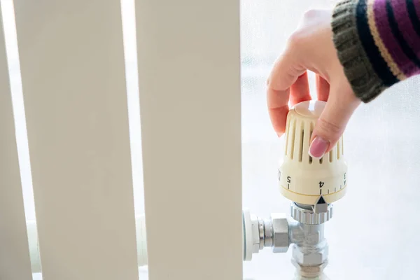 Radiator adjustment closeup. Female hand adjusting radiator temperature — Stock Photo, Image